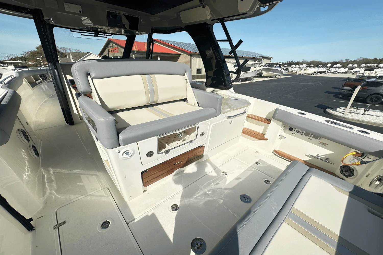 2025 Boston Whaler 350 Realm Image Thumbnail #17