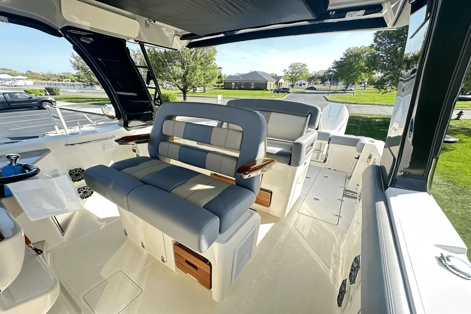 2025 Boston Whaler 350 Realm Image Thumbnail #27