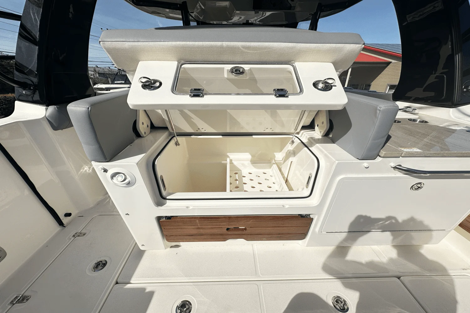 2025 Boston Whaler 350 Realm Image Thumbnail #25