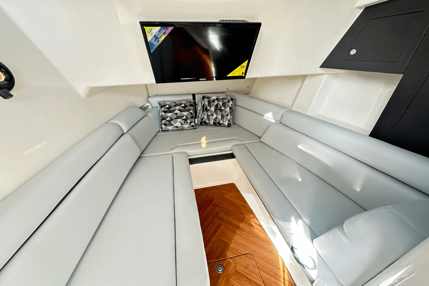 2025 Boston Whaler 350 Realm Image Thumbnail #33