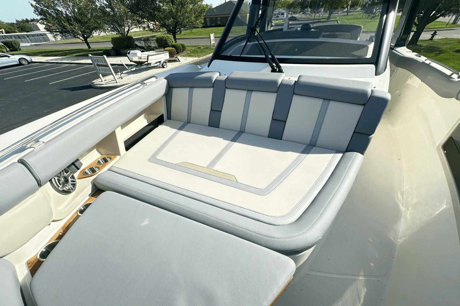 2025 Boston Whaler 350 Realm Image Thumbnail #37
