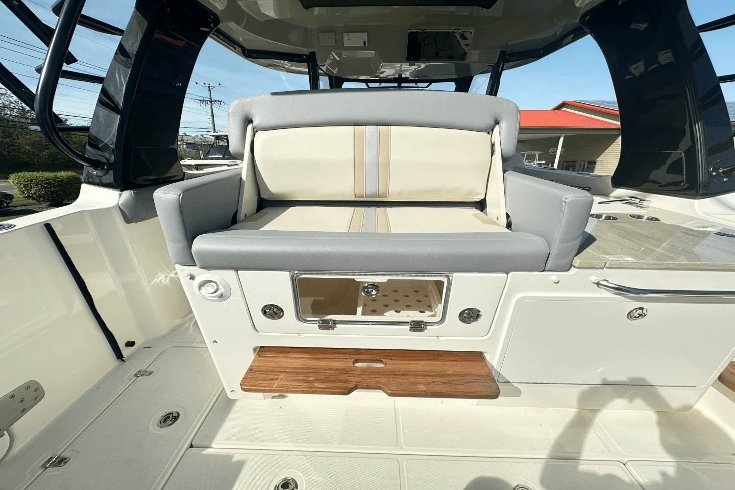 2025 Boston Whaler 350 Realm Image Thumbnail #24