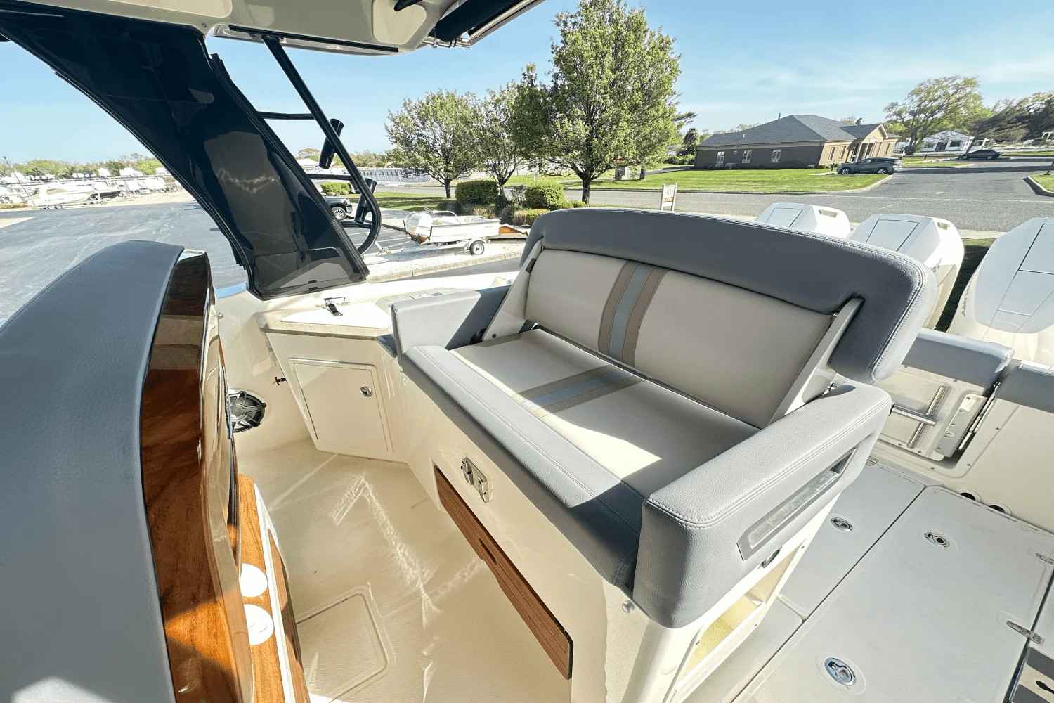 2025 Boston Whaler 350 Realm Image Thumbnail #26