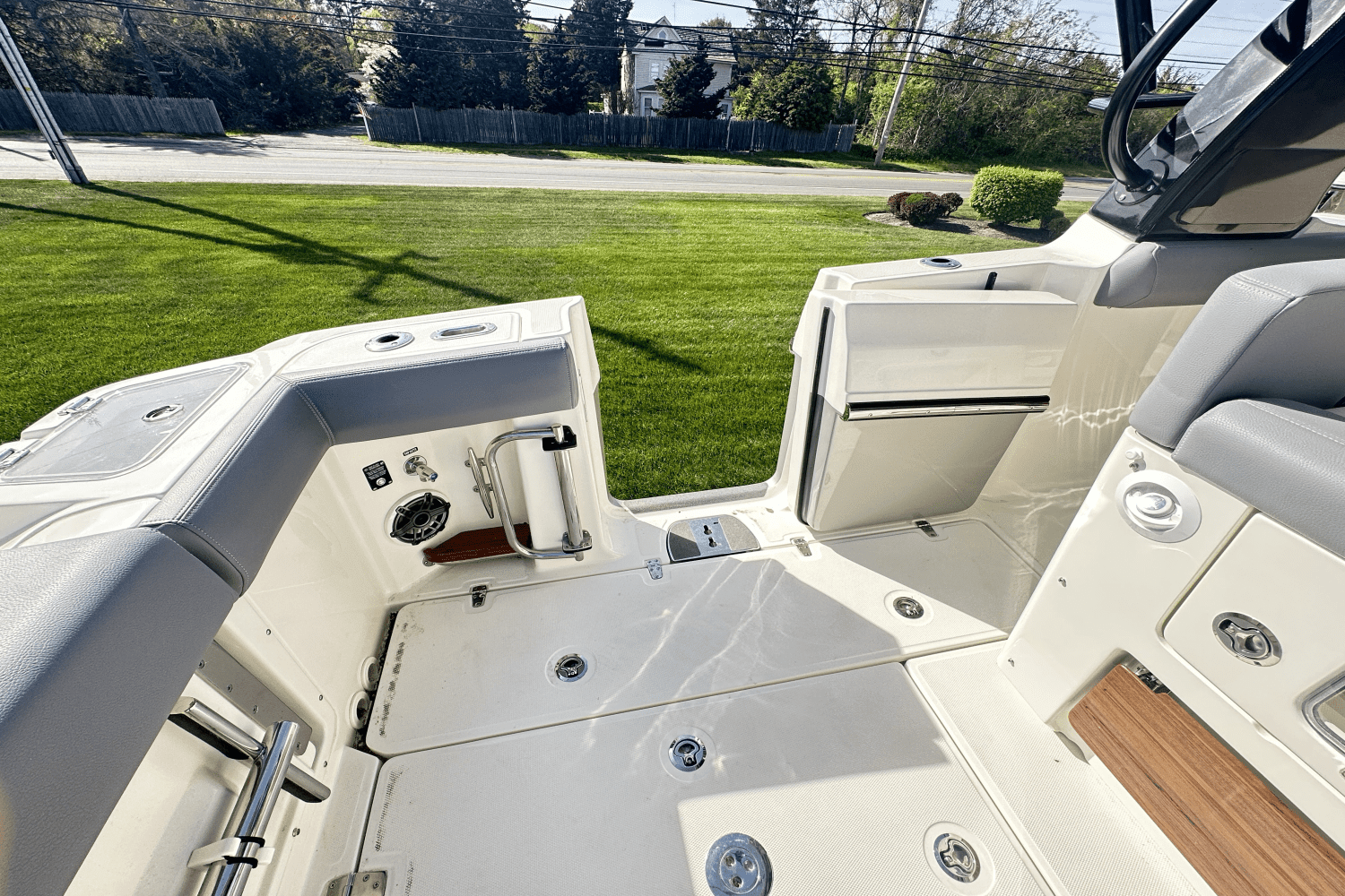 2025 Boston Whaler 350 Realm Image Thumbnail #8
