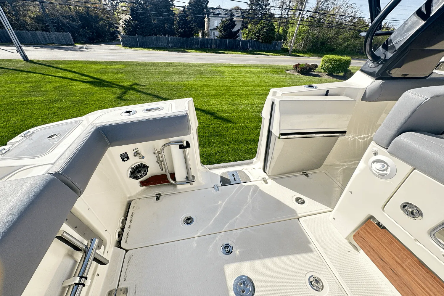 2025 Boston Whaler 350 Realm Image Thumbnail #19