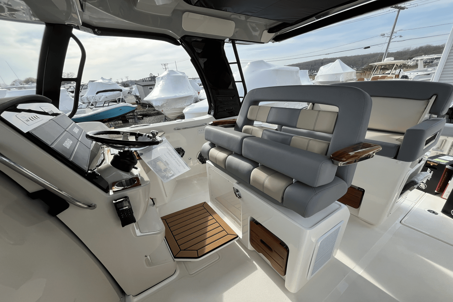 2025 Boston Whaler 350 Realm Image Thumbnail #18