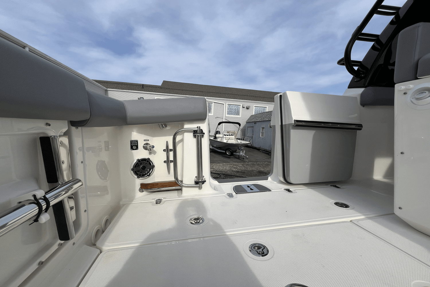 2025 Boston Whaler 350 Realm Image Thumbnail #8