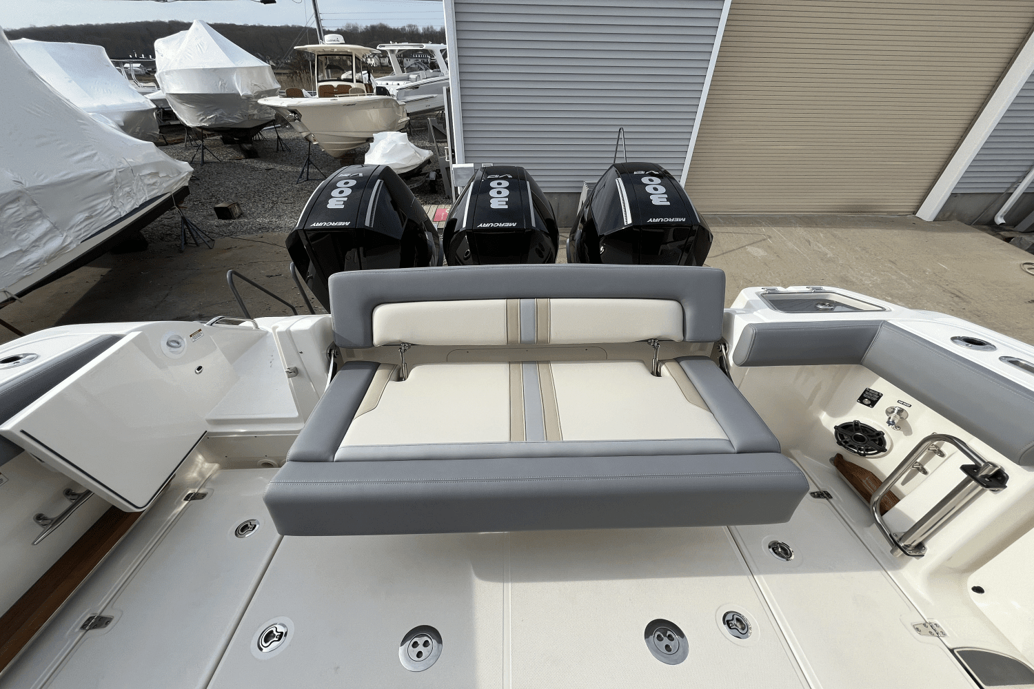 2025 Boston Whaler 350 Realm Image Thumbnail #4