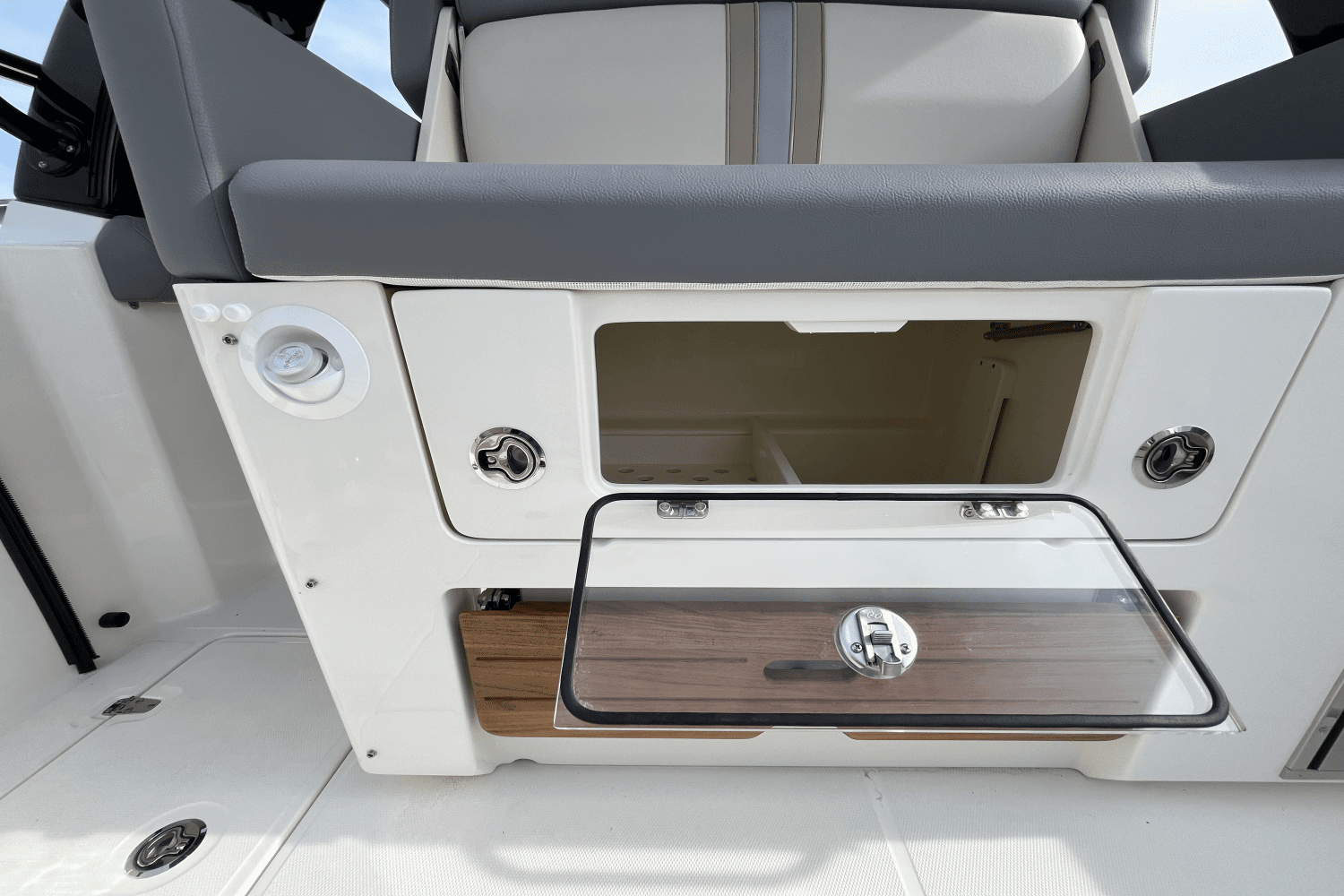 2025 Boston Whaler 350 Realm Image Thumbnail #14
