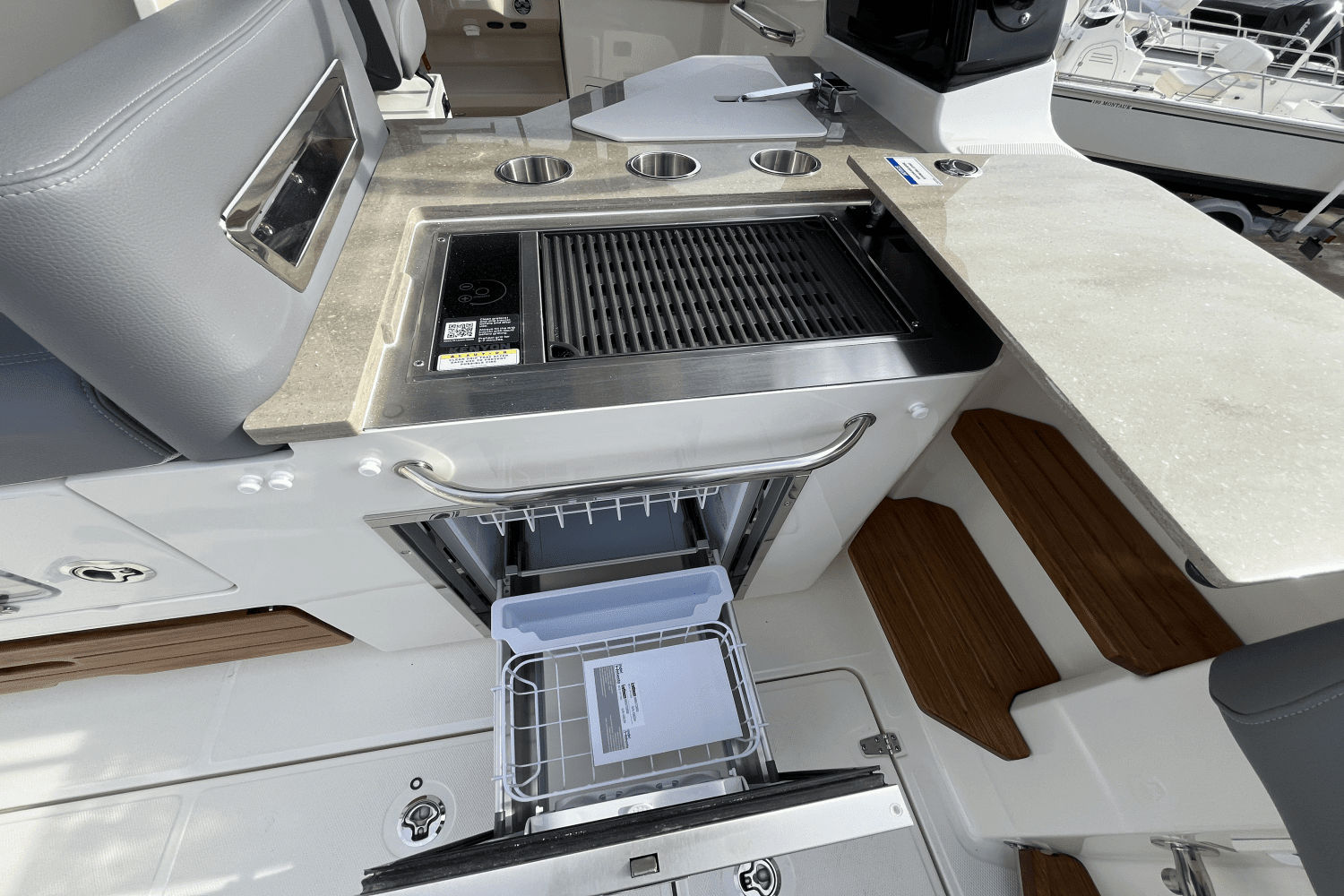 2025 Boston Whaler 350 Realm Image Thumbnail #17