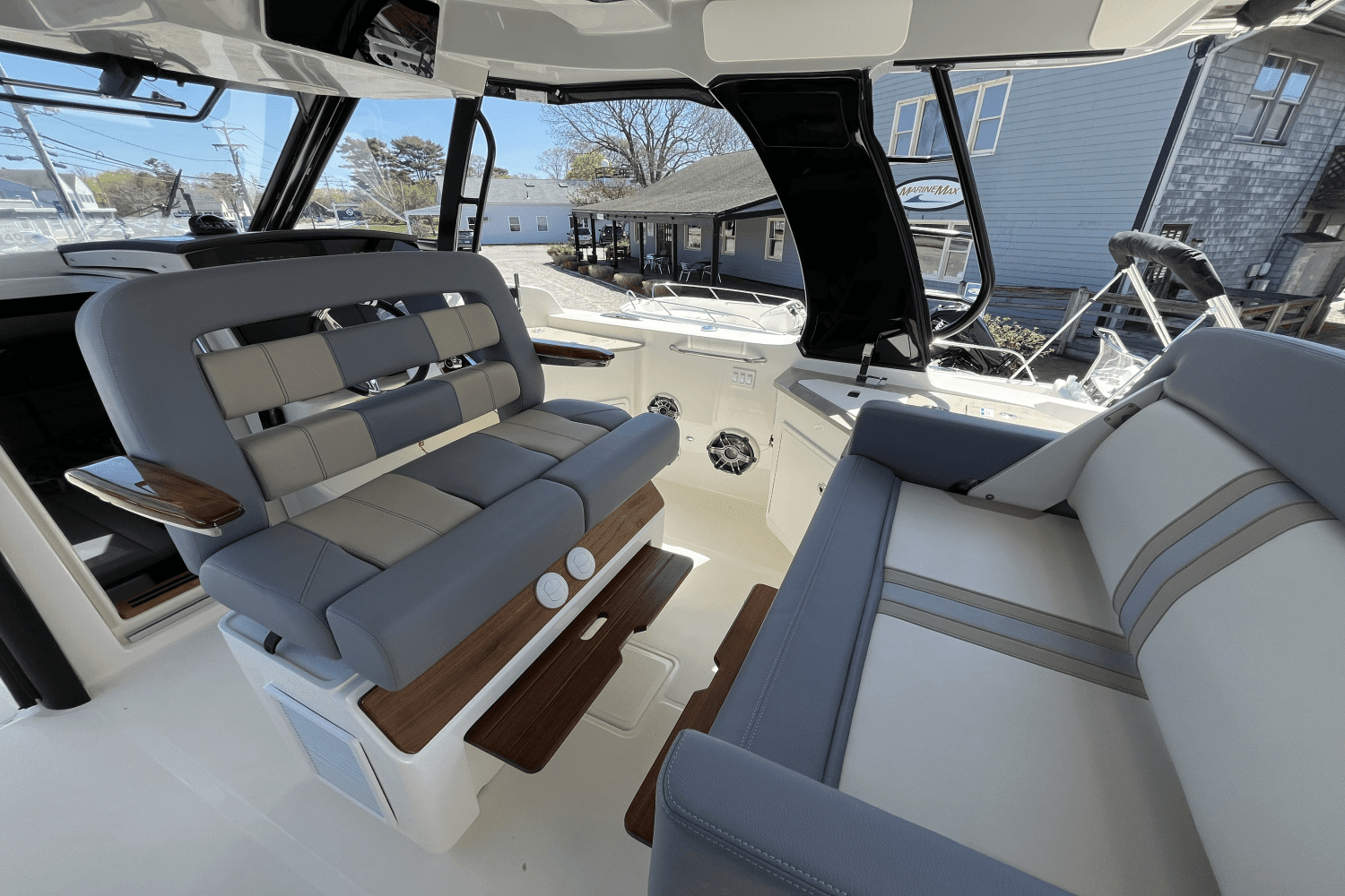 2025 Boston Whaler 350 Realm Image Thumbnail #27