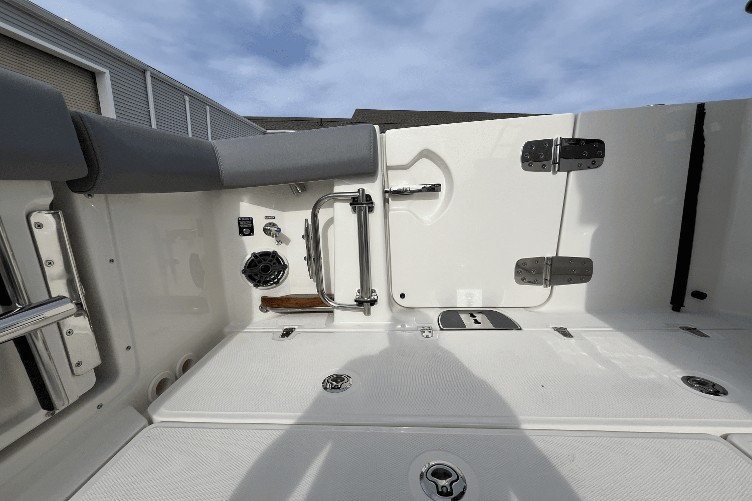 2025 Boston Whaler 350 Realm Image Thumbnail #7
