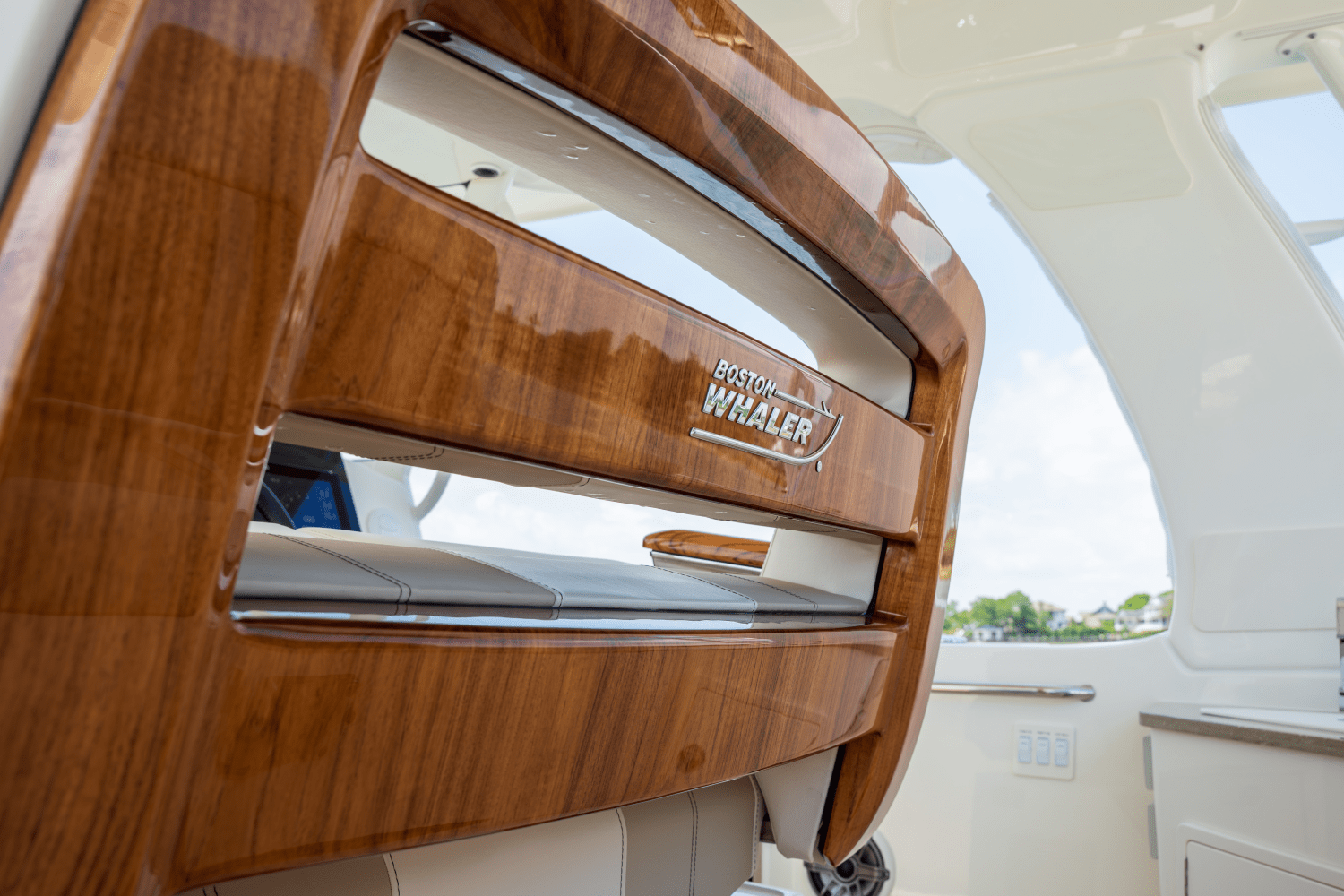 2025 Boston Whaler 350 Realm Image Thumbnail #22