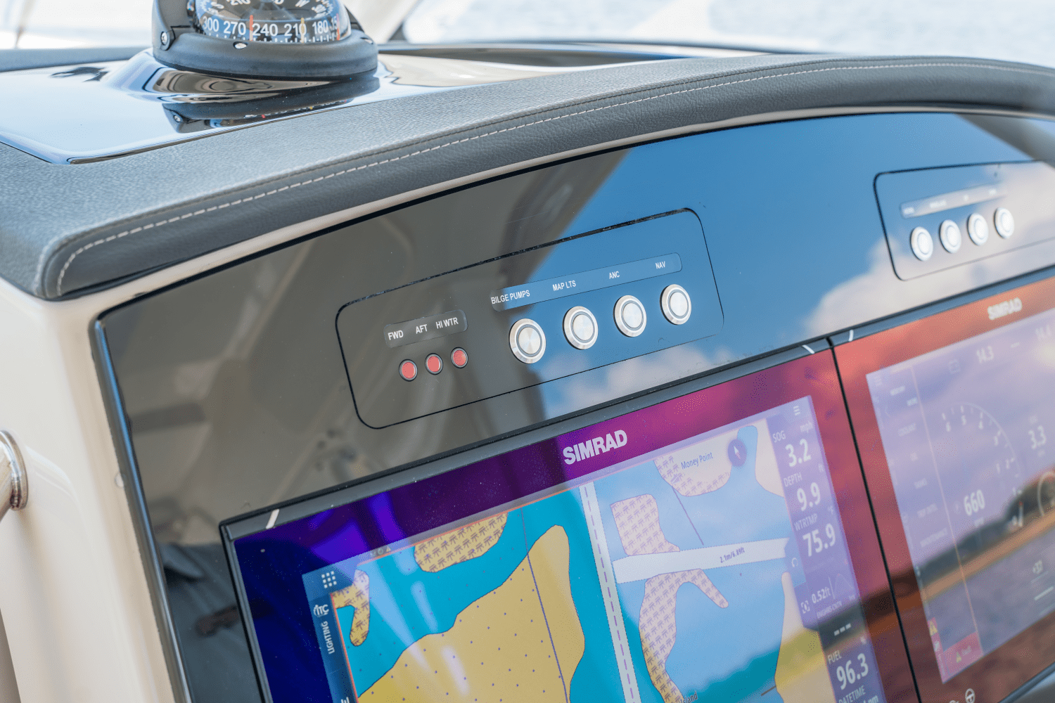 2025 Boston Whaler 350 Realm Image Thumbnail #19