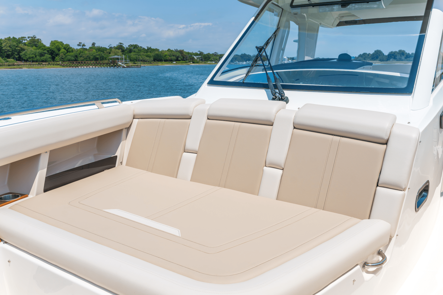 2025 Boston Whaler 350 Realm Image Thumbnail #8