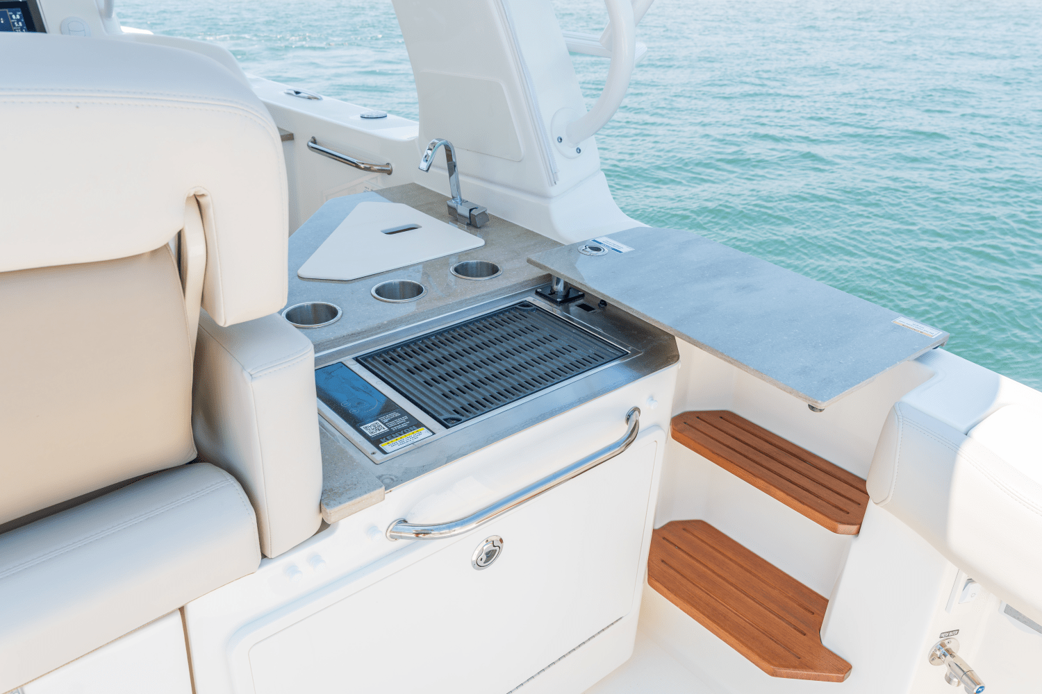 2025 Boston Whaler 350 Realm Image Thumbnail #24