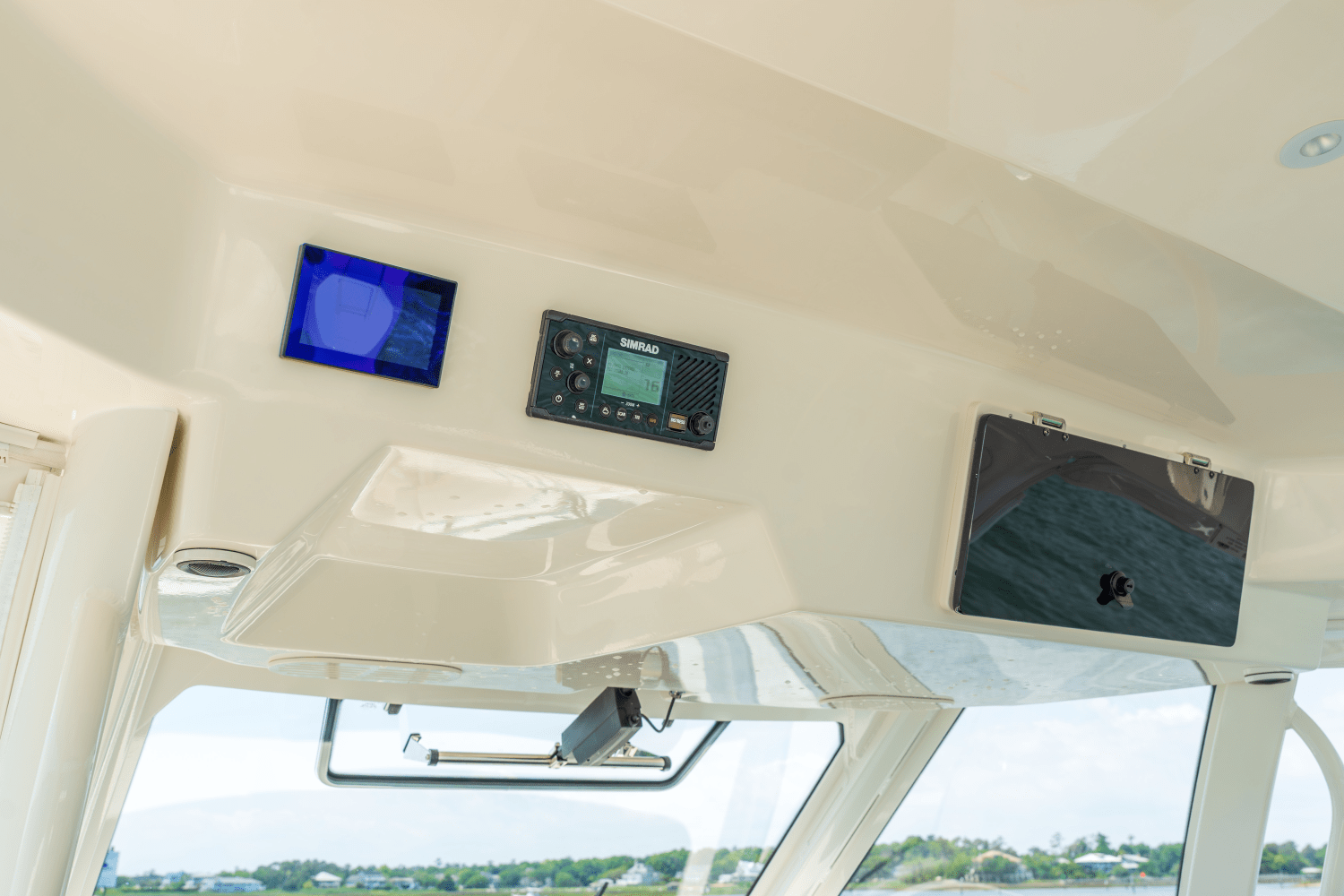 2025 Boston Whaler 350 Realm Image Thumbnail #34