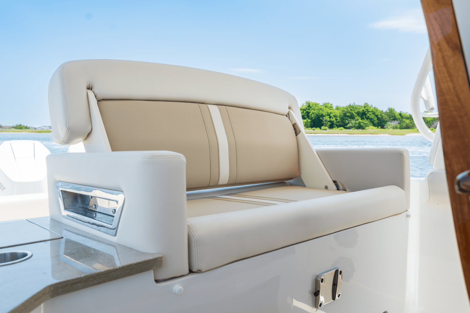 2025 Boston Whaler 350 Realm Image Thumbnail #11