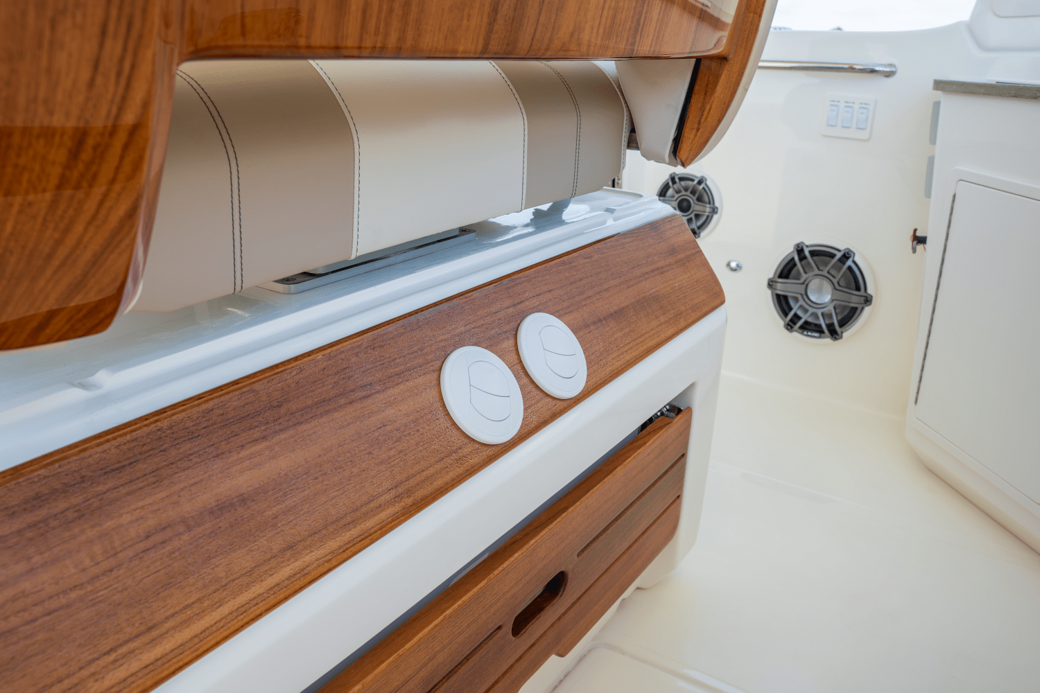 2025 Boston Whaler 350 Realm Image Thumbnail #21