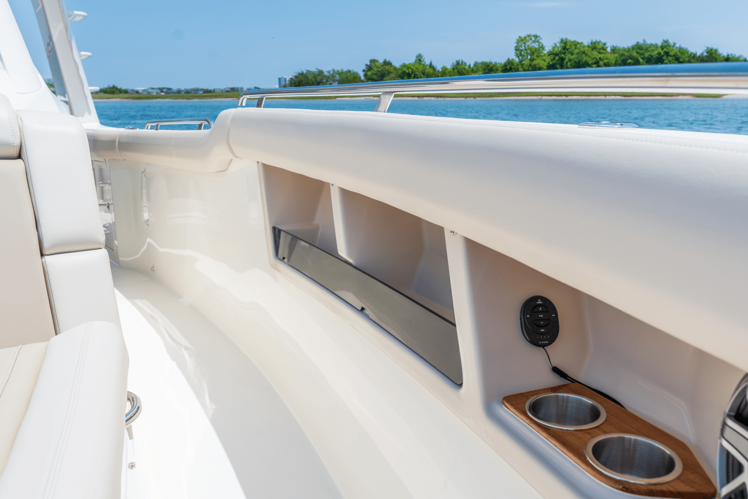 2025 Boston Whaler 350 Realm Image Thumbnail #30