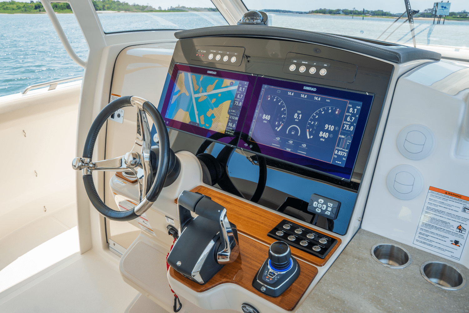 2025 Boston Whaler 350 Realm Image Thumbnail #18