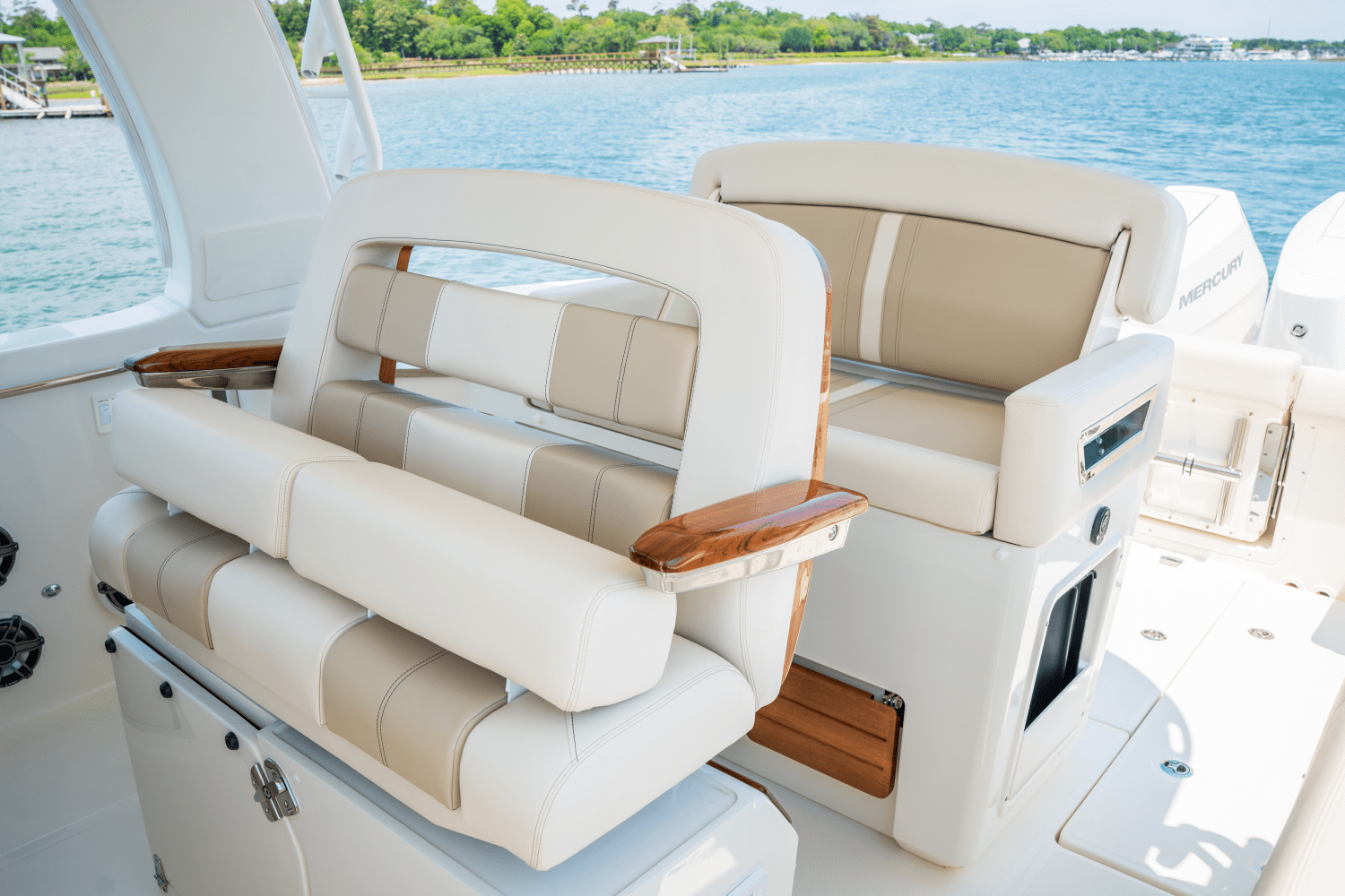 2025 Boston Whaler 350 Realm Image Thumbnail #12