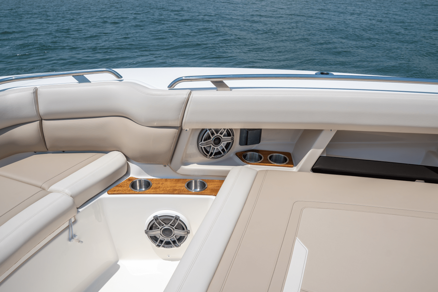 2025 Boston Whaler 350 Realm Image Thumbnail #10