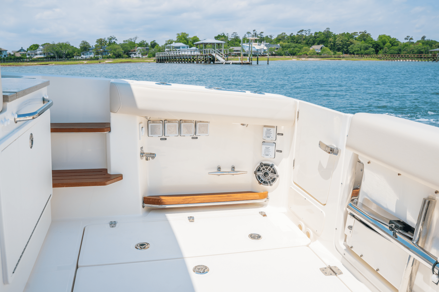 2025 Boston Whaler 350 Realm Image Thumbnail #38