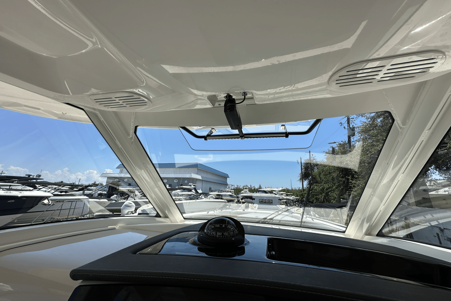 2025 Boston Whaler 350 Realm Image Thumbnail #12