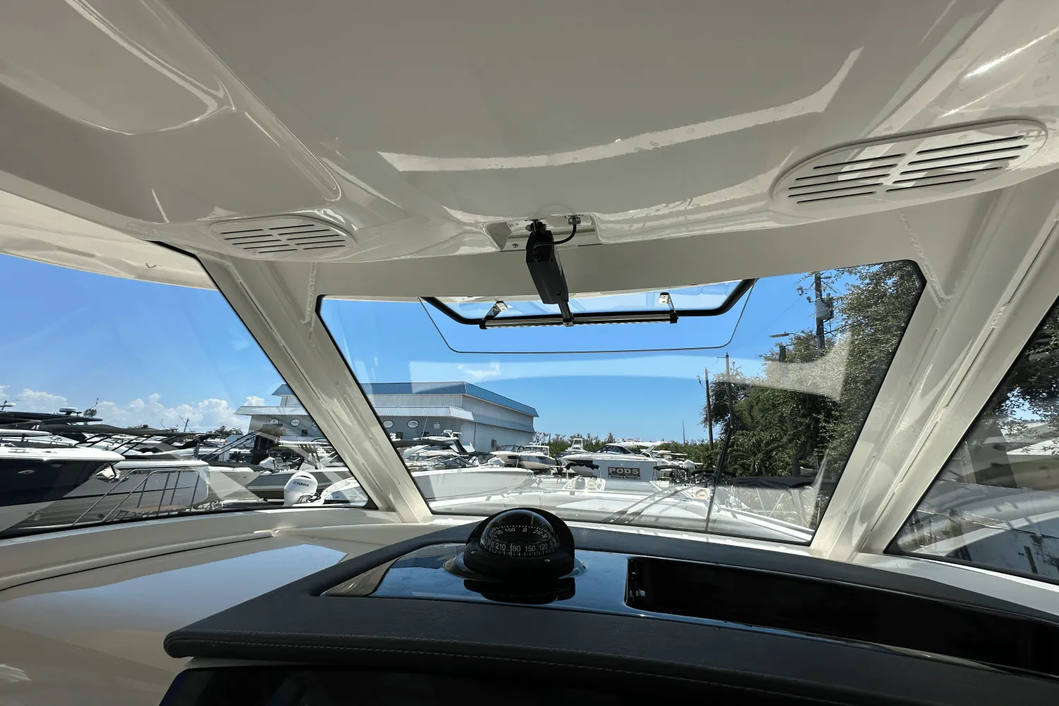 2025 Boston Whaler 350 Realm Image Thumbnail #12