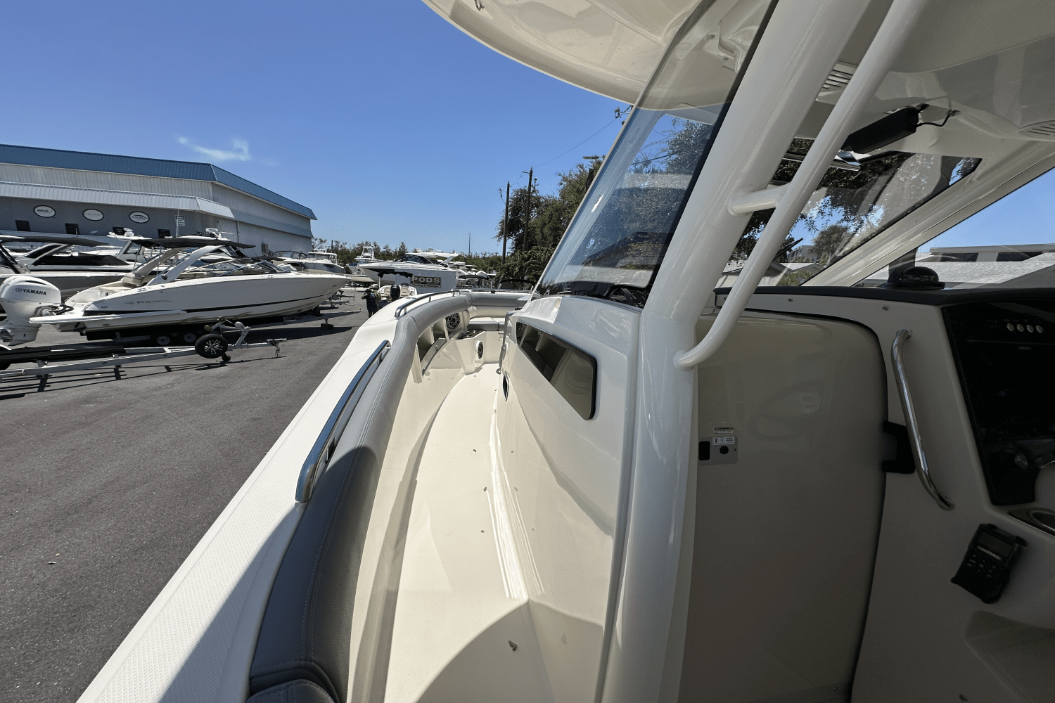 2025 Boston Whaler 350 Realm Image Thumbnail #32