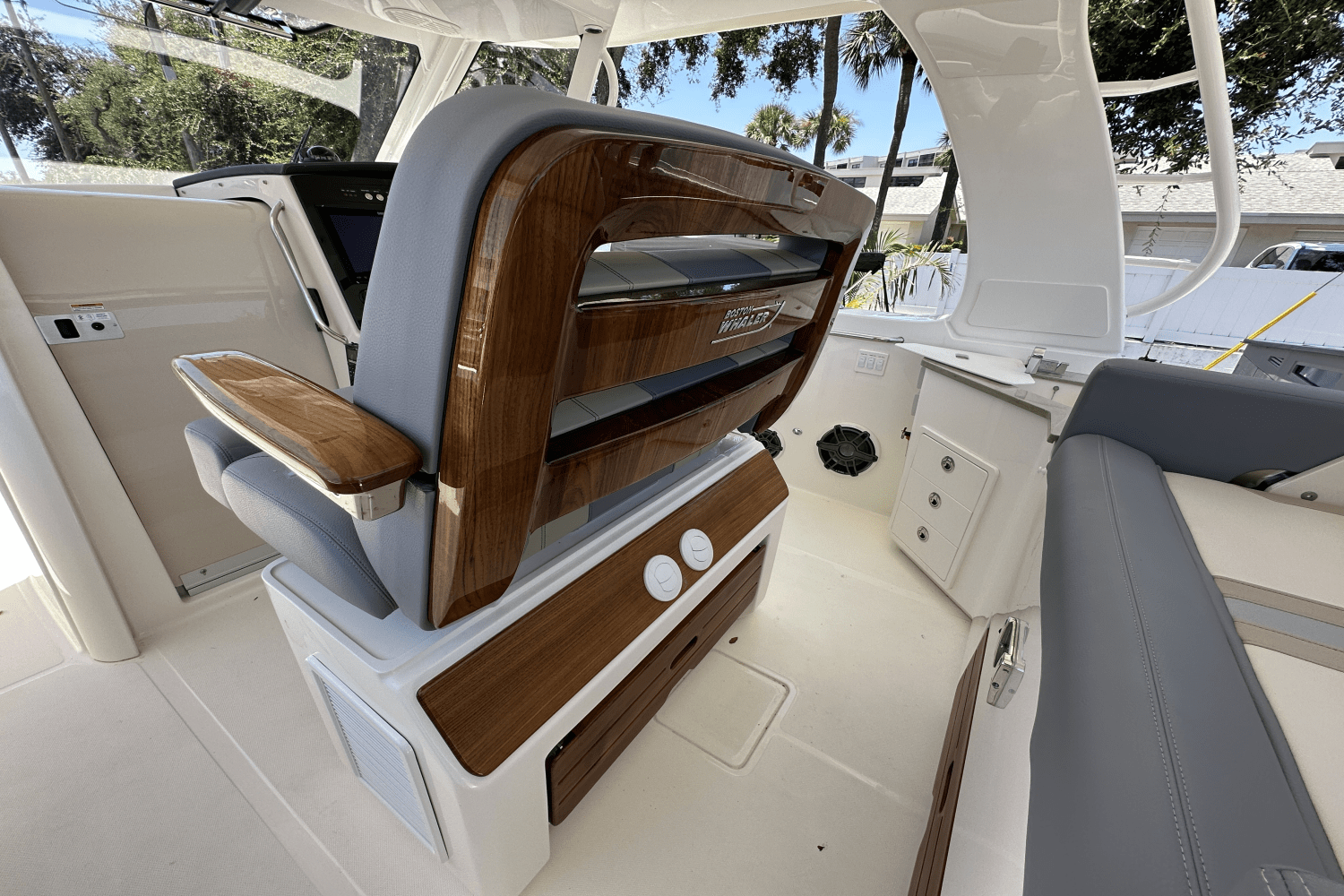2025 Boston Whaler 350 Realm Image Thumbnail #19