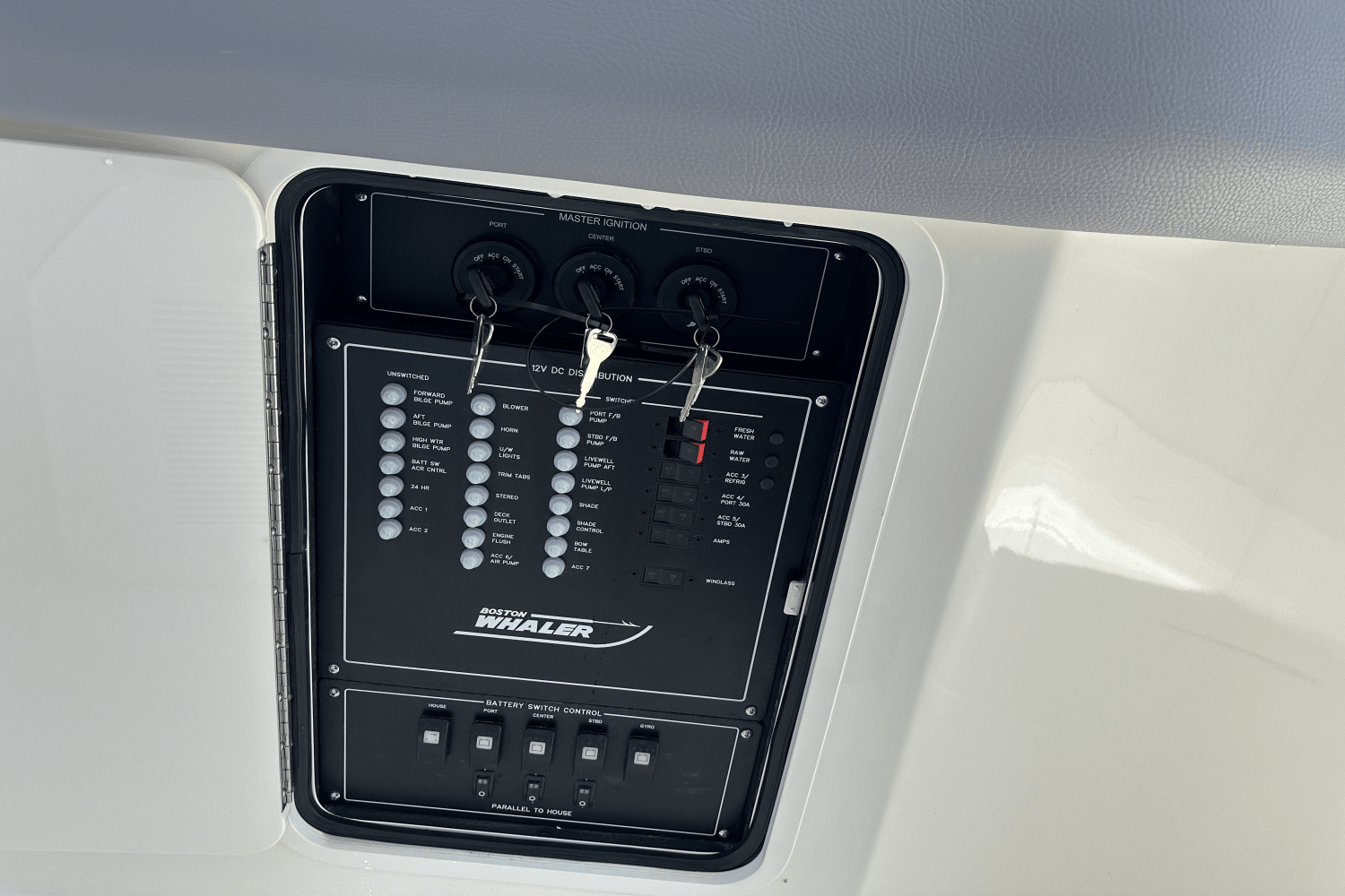 2025 Boston Whaler 350 Realm Image Thumbnail #30