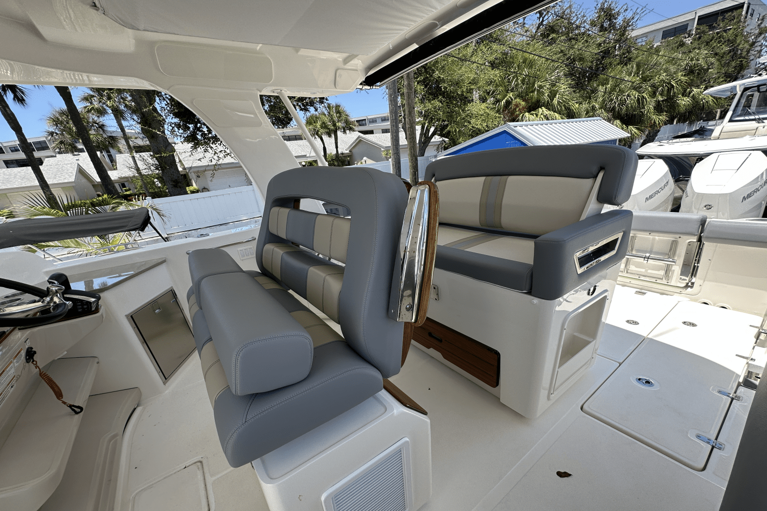 2025 Boston Whaler 350 Realm Image Thumbnail #20