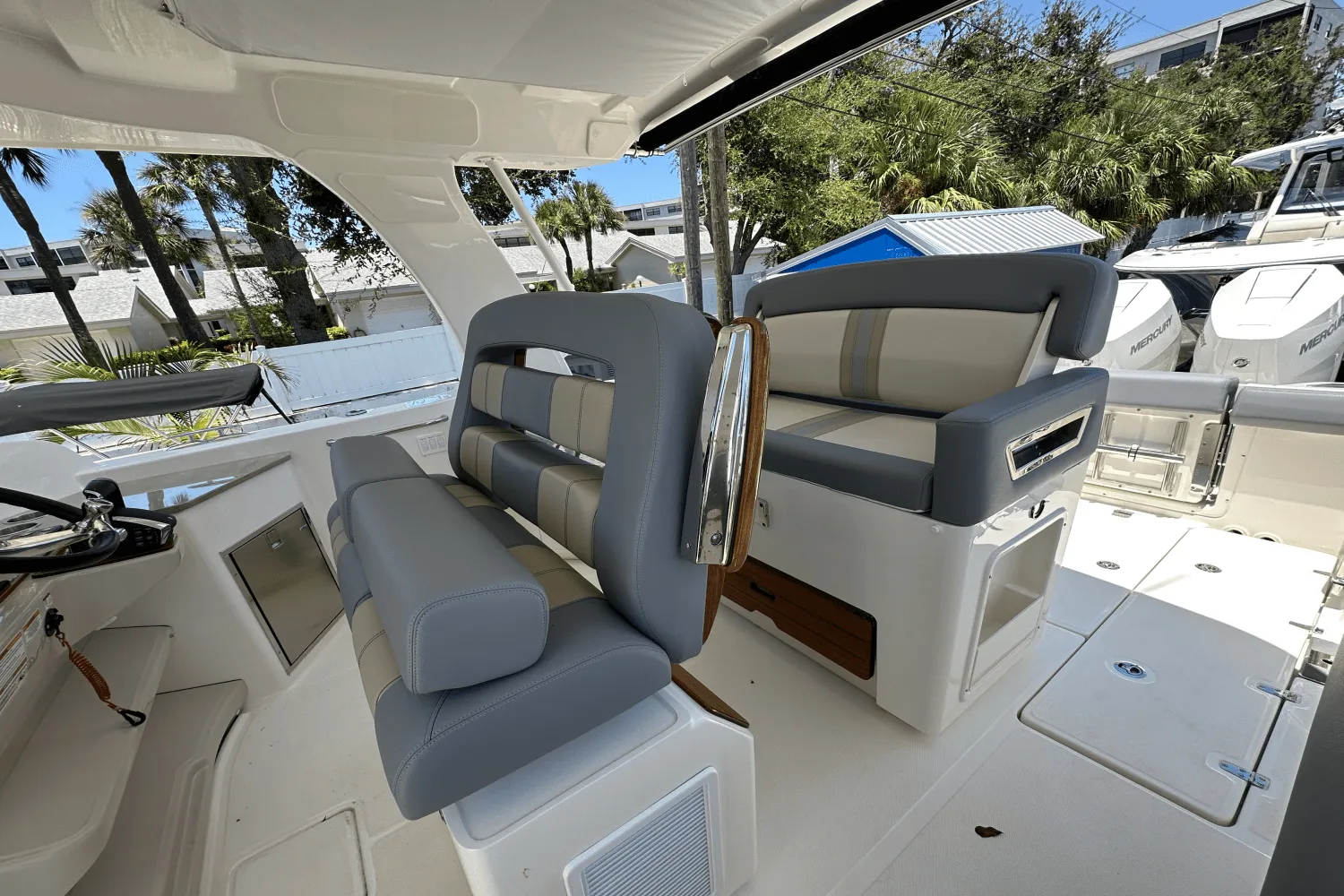 2025 Boston Whaler 350 Realm Image Thumbnail #20
