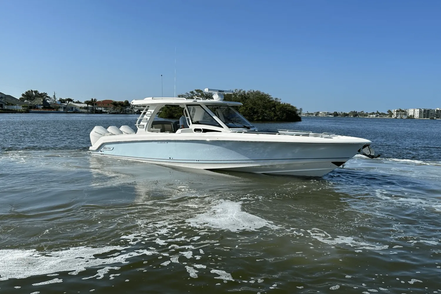 2025 Boston Whaler 350 Realm