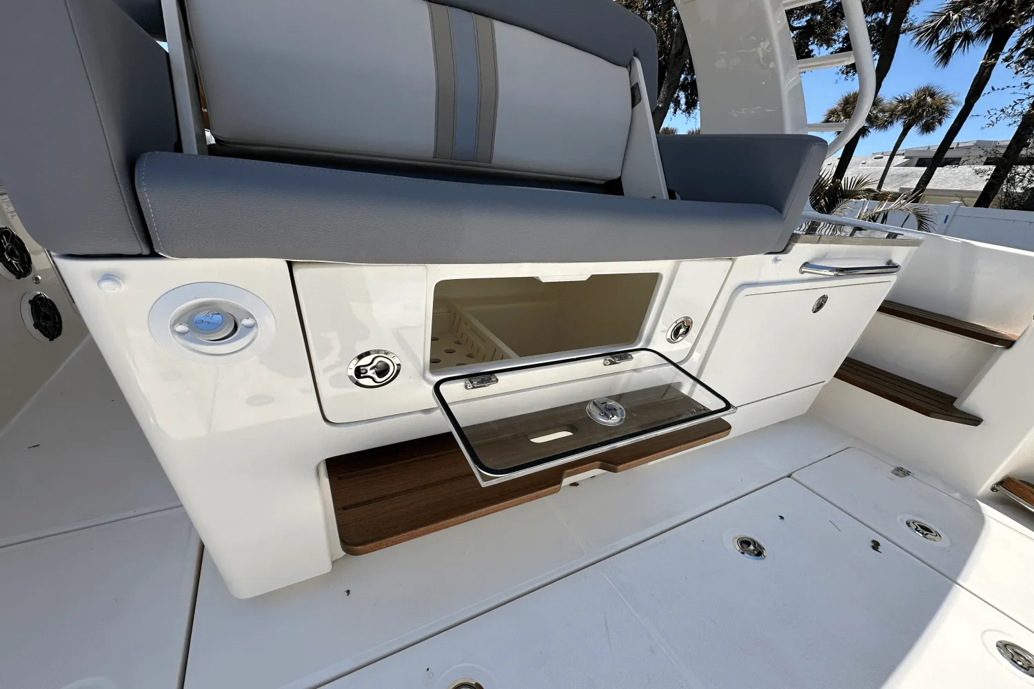 2025 Boston Whaler 350 Realm Image Thumbnail #15