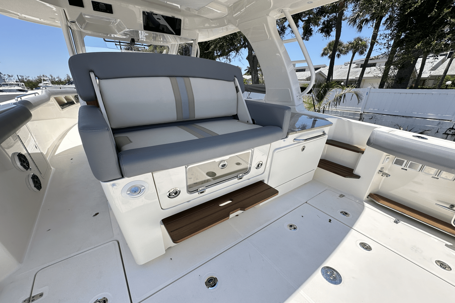 2025 Boston Whaler 350 Realm Image Thumbnail #14