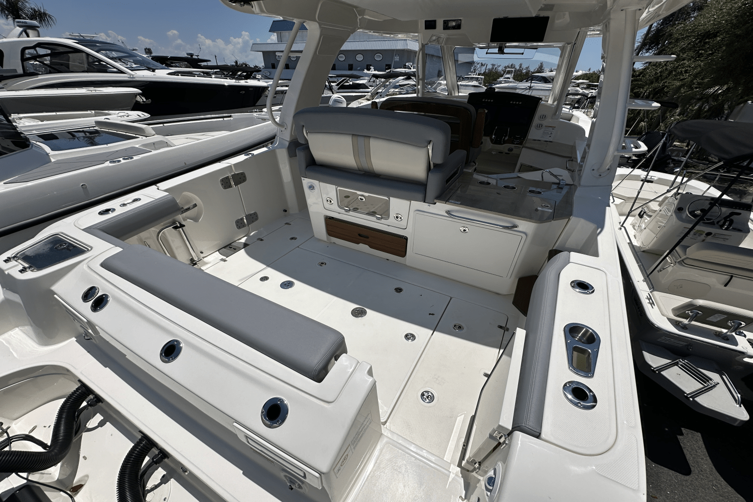 2025 Boston Whaler 350 Realm Image Thumbnail #5