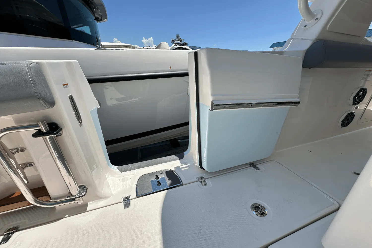 2025 Boston Whaler 350 Realm Image Thumbnail #10