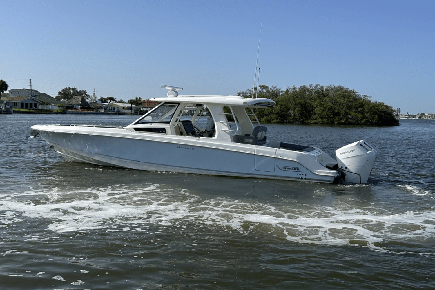 2025 Boston Whaler 350 Realm Image Thumbnail #3