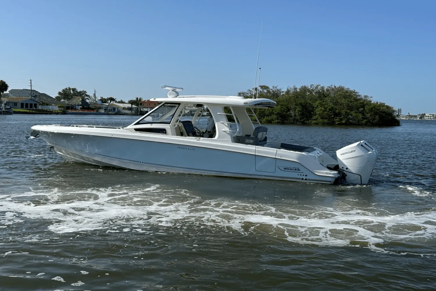 2025 Boston Whaler 350 Realm Image Thumbnail #2