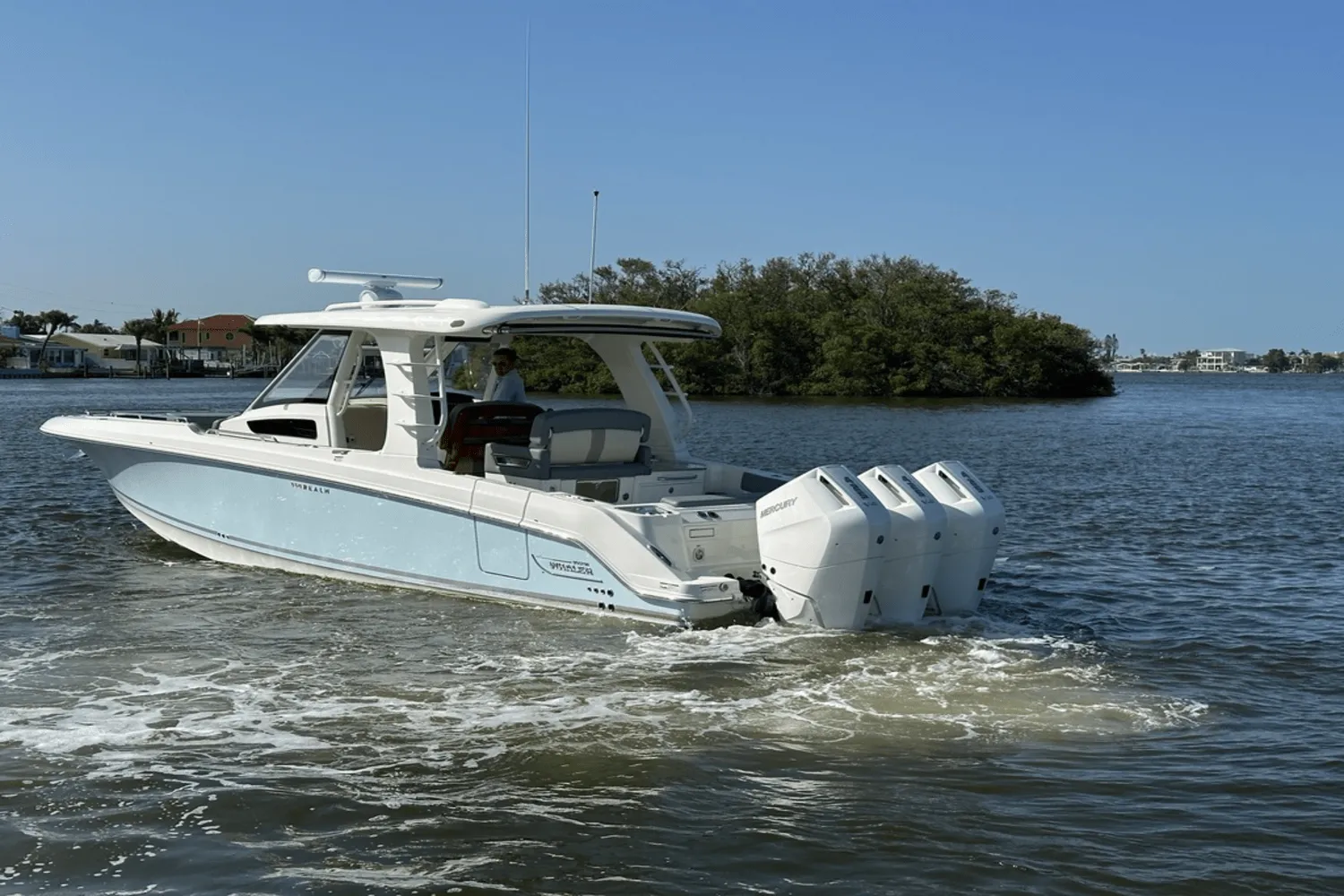 2025 Boston Whaler 350 Realm Image Thumbnail #3
