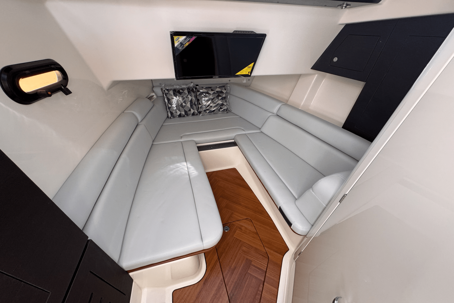 2025 Boston Whaler 350 Realm Image Thumbnail #29