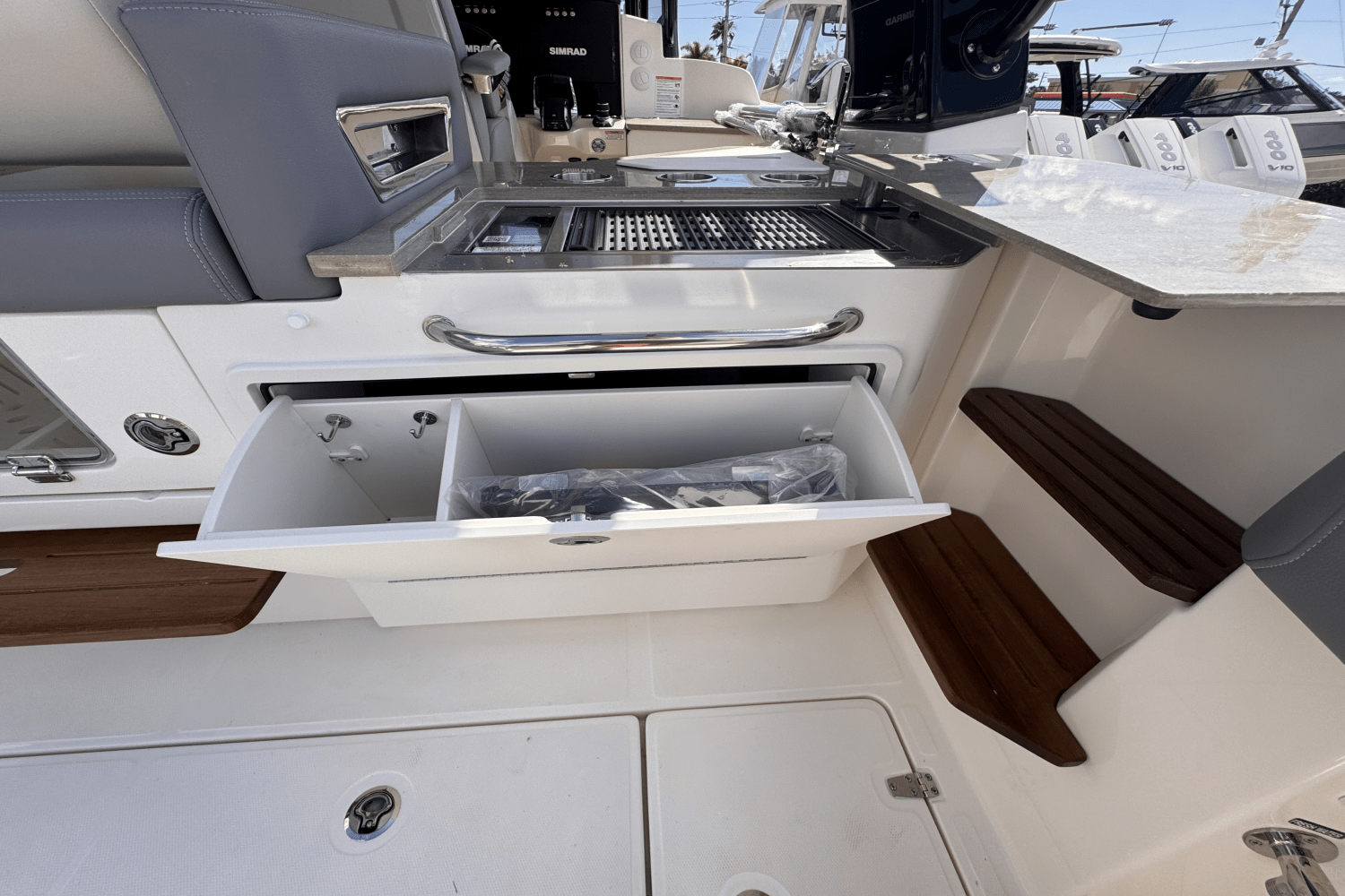 2025 Boston Whaler 350 Realm Image Thumbnail #11