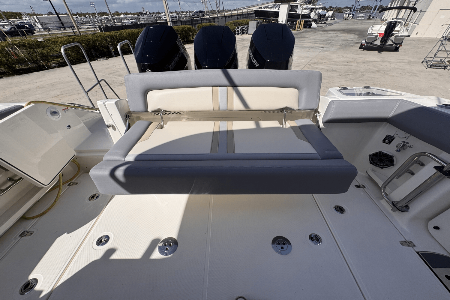 2025 Boston Whaler 350 Realm Image Thumbnail #4