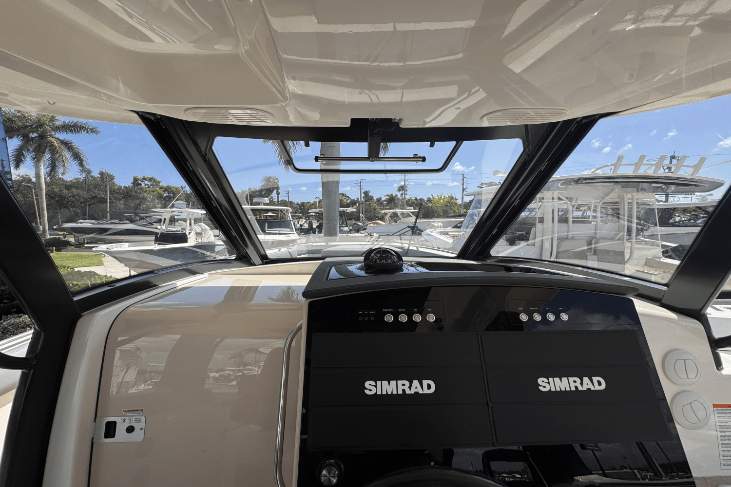 2025 Boston Whaler 350 Realm Image Thumbnail #19
