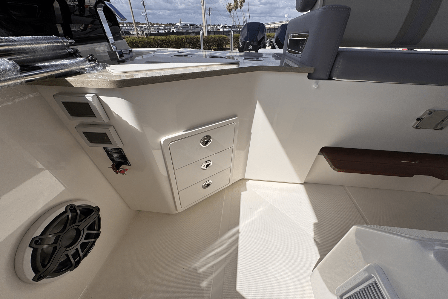 2025 Boston Whaler 350 Realm Image Thumbnail #21