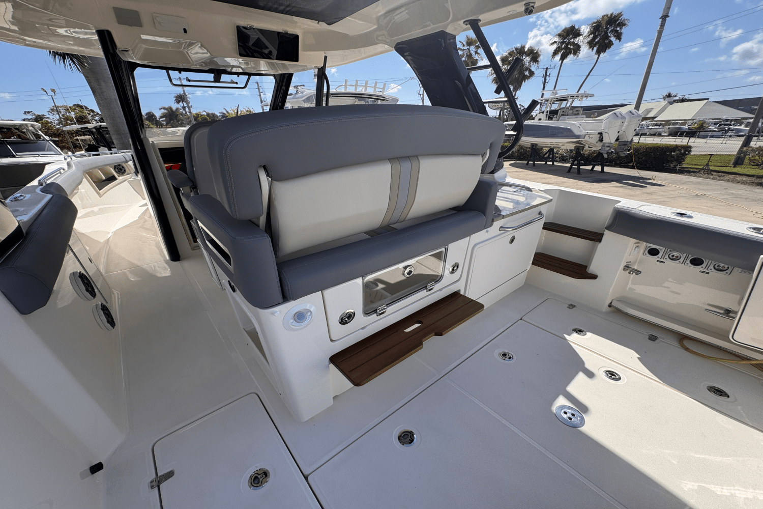 2025 Boston Whaler 350 Realm Image Thumbnail #11