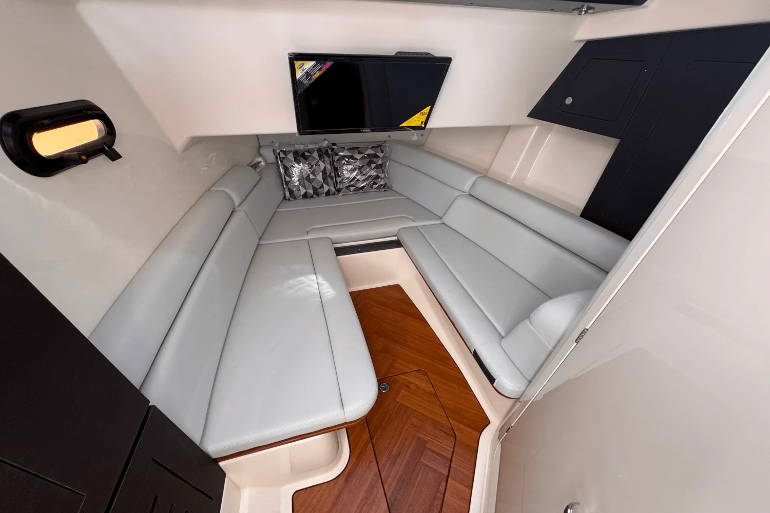 2025 Boston Whaler 350 Realm Image Thumbnail #33